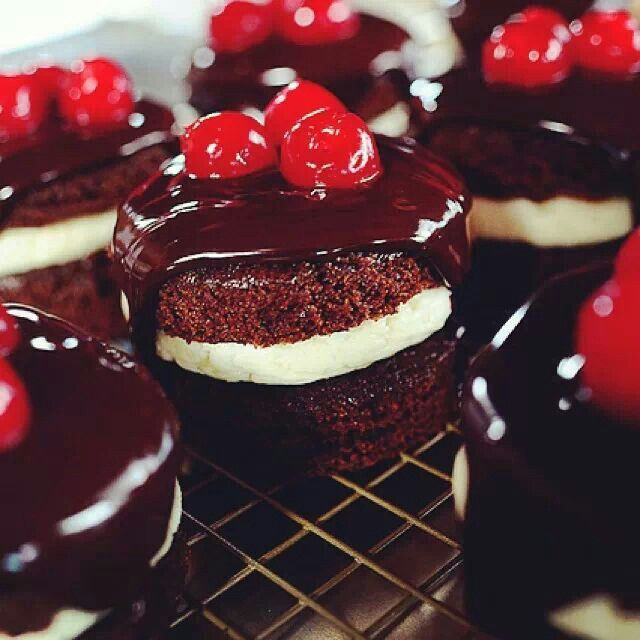 Ree Drummond Desserts
 Pioneer Woman mini Black Forest cakes