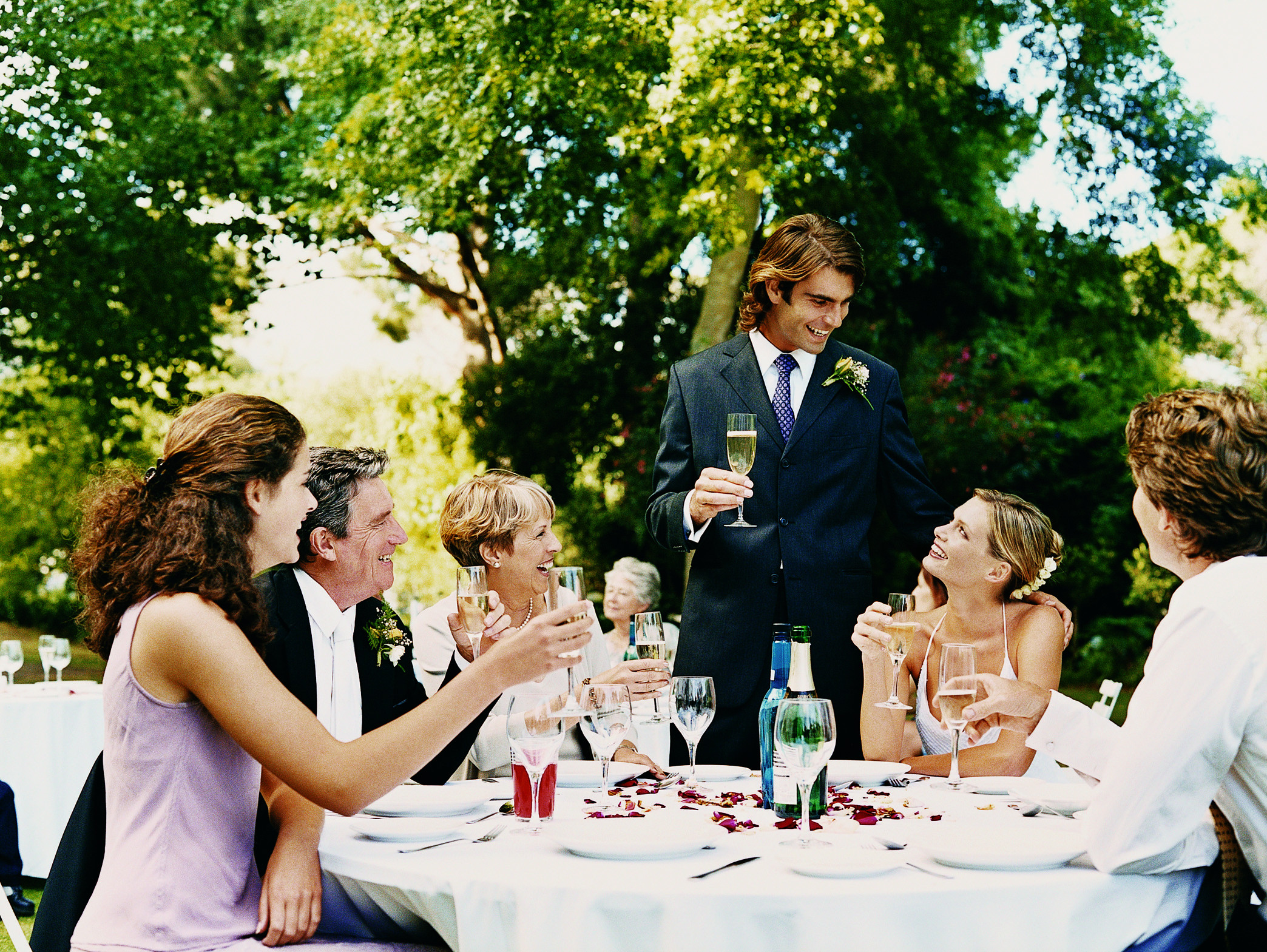 Rehearsal Dinner Toasts
 The Difference Between the Rehearsal Dinner & Reception