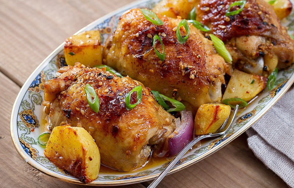 Roasted Chicken And Potatoes
 Baked Garlic Chicken and Potatoes — Eatwell101
