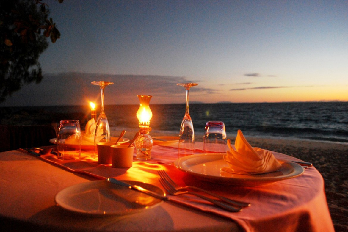 Romantic Dinner For Two
 ROMANTIC DINNER FOR TWO — Plot A Party