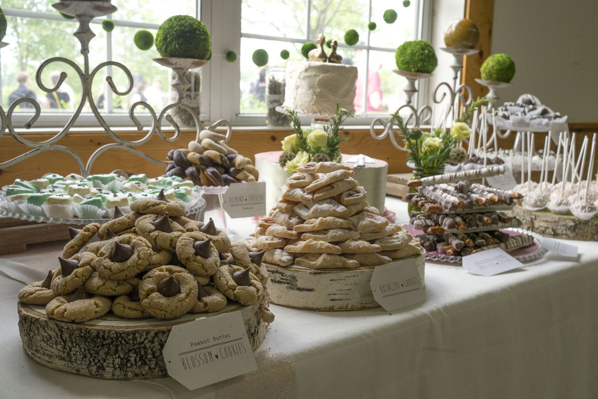 Rustic Dessert Table
 33 Amazing Wedding Dessert Table Ideas