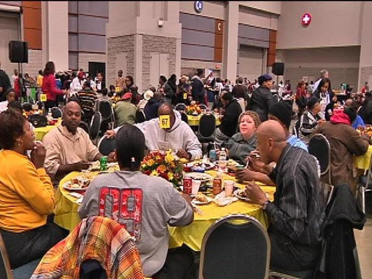 Safeway Thanksgiving Dinner
 D C Safeway Team Up to Feed Thousands NBC4 Washington