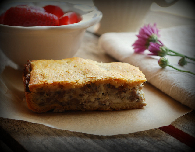 Sausage Biscuit Casserole
 The Cutting Edge of Ordinary Sausage & Biscuits Casserole