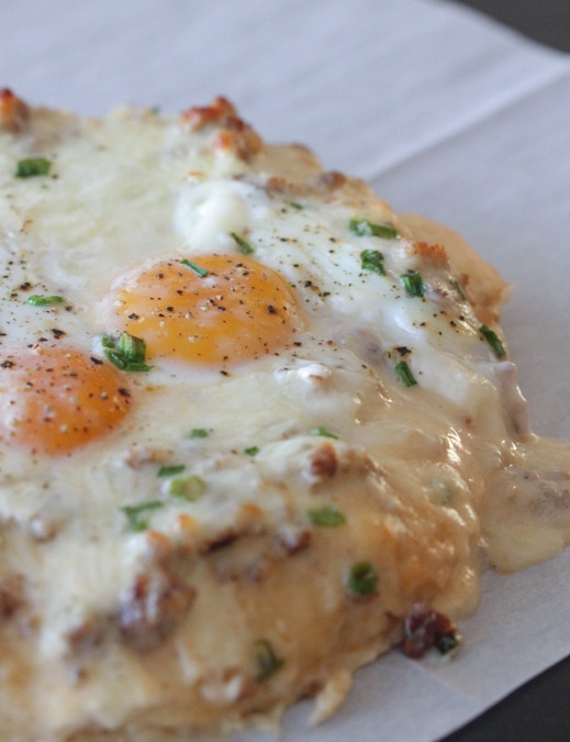 Sausage Breakfast Pizza
 breakfast pizza with sausage gravy and sauce