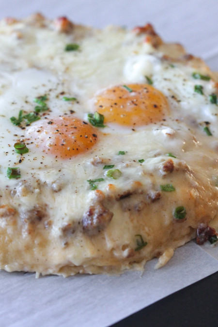 Sausage Breakfast Pizza
 breakfast pizza with sausage gravy and sauce