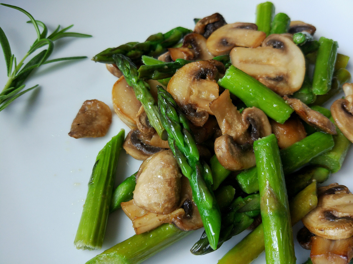 Sauteed Asparagus And Mushrooms
 Sautéed asparagus and mushrooms – Food and Quote