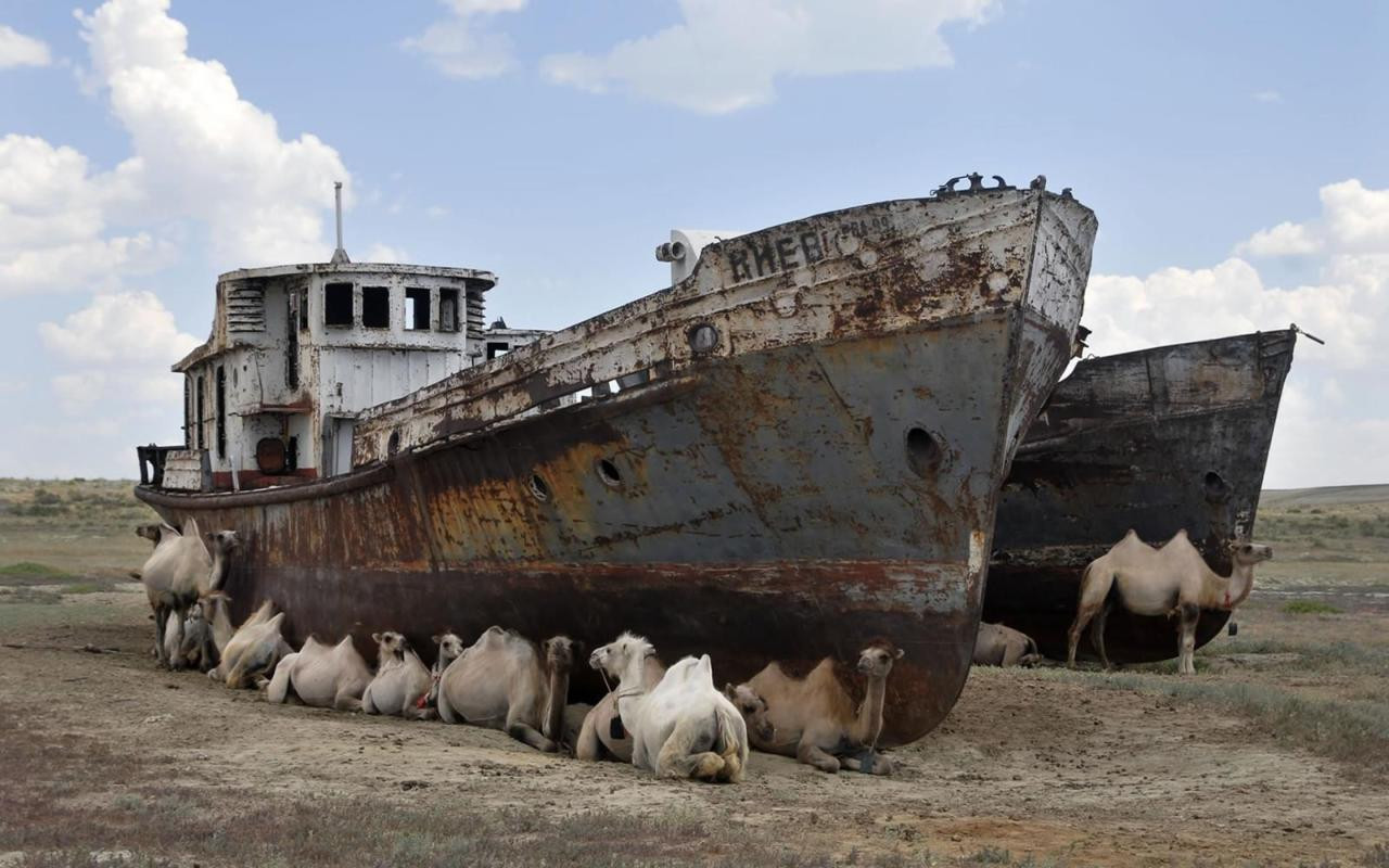 Ships Of The Dessert
 Chutes d • Ships of the Desert Aral Sea The