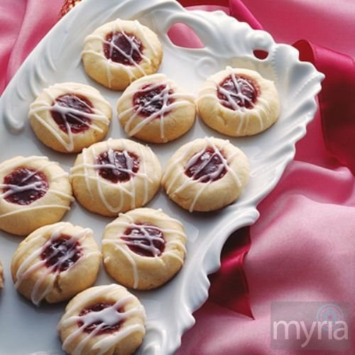 Shortbread Thumbprint Cookies
 Raspberry thumbprint cookies with almond shortbread Myria