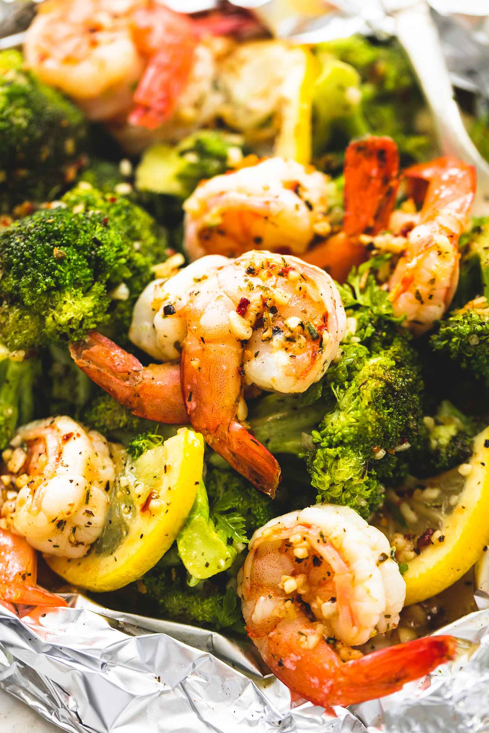 Shrimp And Broccoli
 Lemon Herb Shrimp and Broccoli Foil Packs