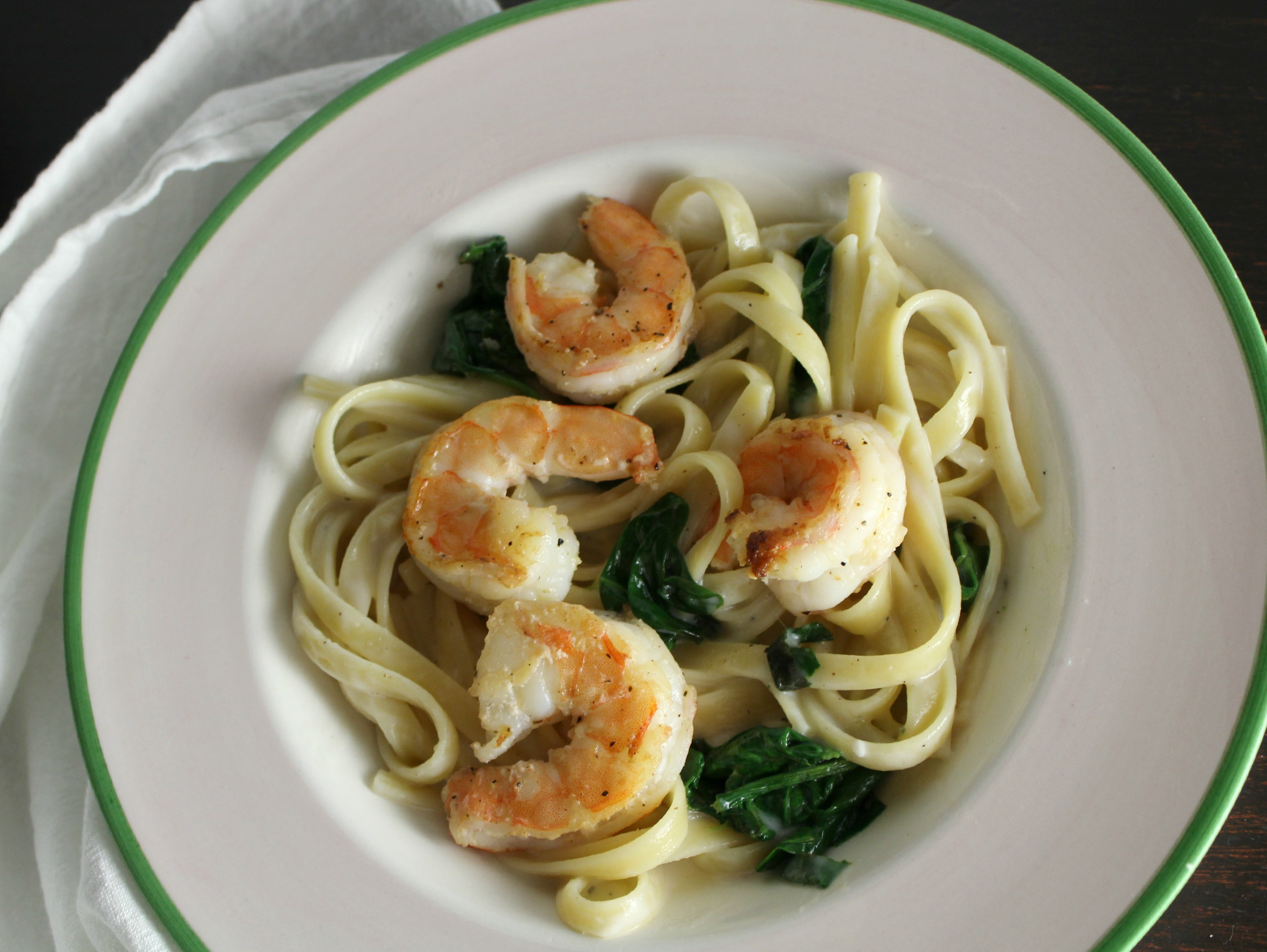 Shrimp And Spinach Pasta
 Creamy Garlic Spinach and Shrimp Pasta Petit Foo