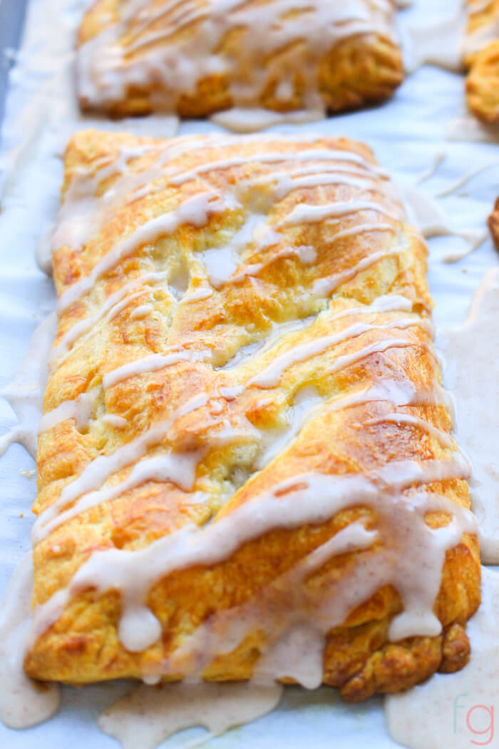 Simple Apple Desserts
 Easy Apple Strudel Recipe with Cinnamon Icing