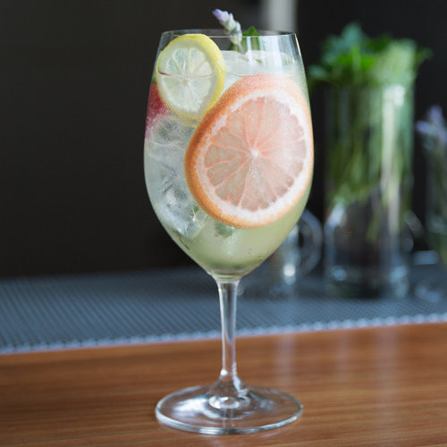 Simple Gin Drinks
 10 Easy Gin Drinks for a Hot Summer Day