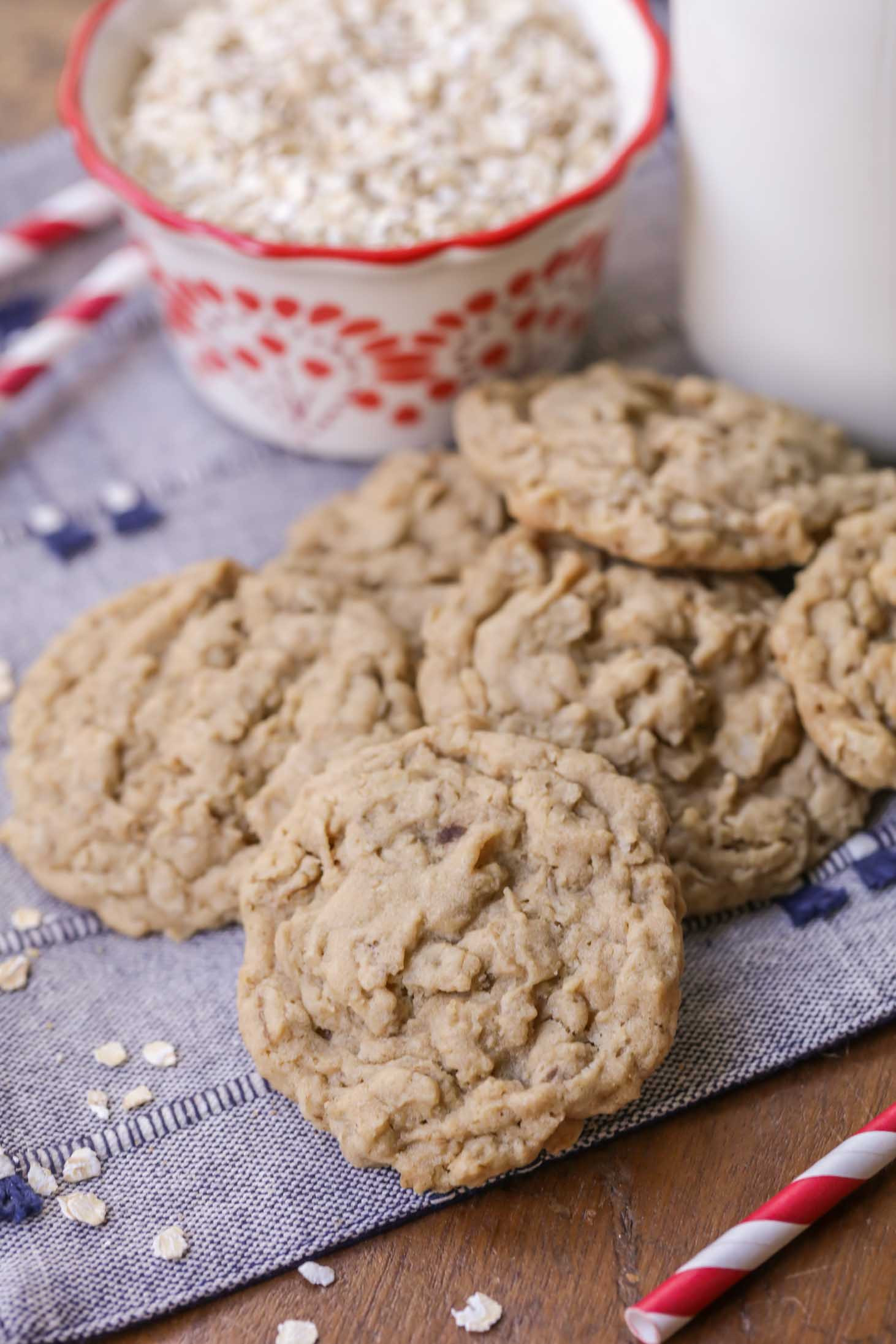 Simple Oatmeal Cookies
 Soft & Easy Oatmeal Cookies recipe