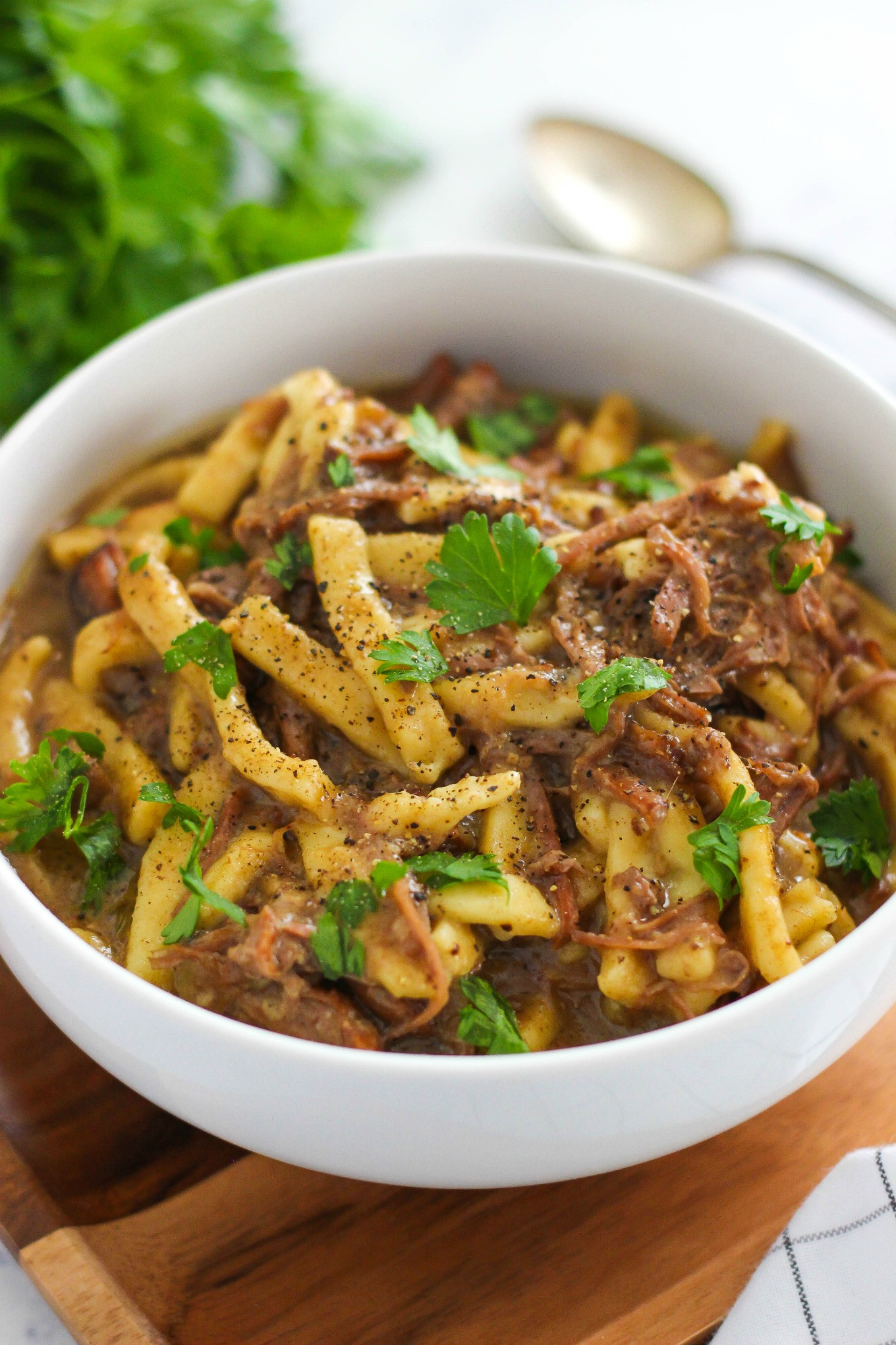 Slow Cooker Beef And Noodles
 Easy Slow Cooker Beef and Noodles