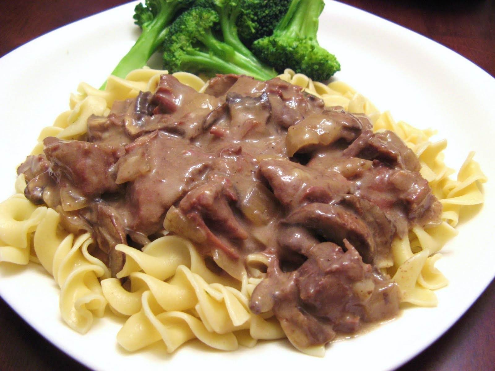 Slow Cooker Beef Stroganoff
 The Well Fed Newlyweds Slow Cooker Beef Stroganoff