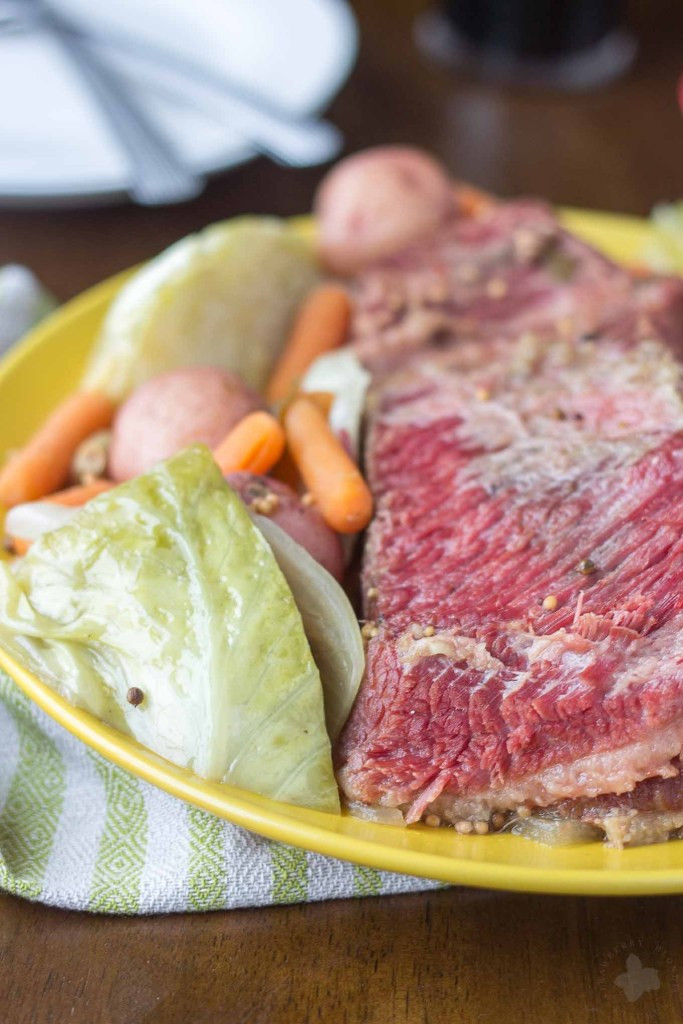 Slow Cooker Corned Beef And Cabbage And Red Potatoes
 Slow Cooker Corned Beef with Cabbage and Potatoes