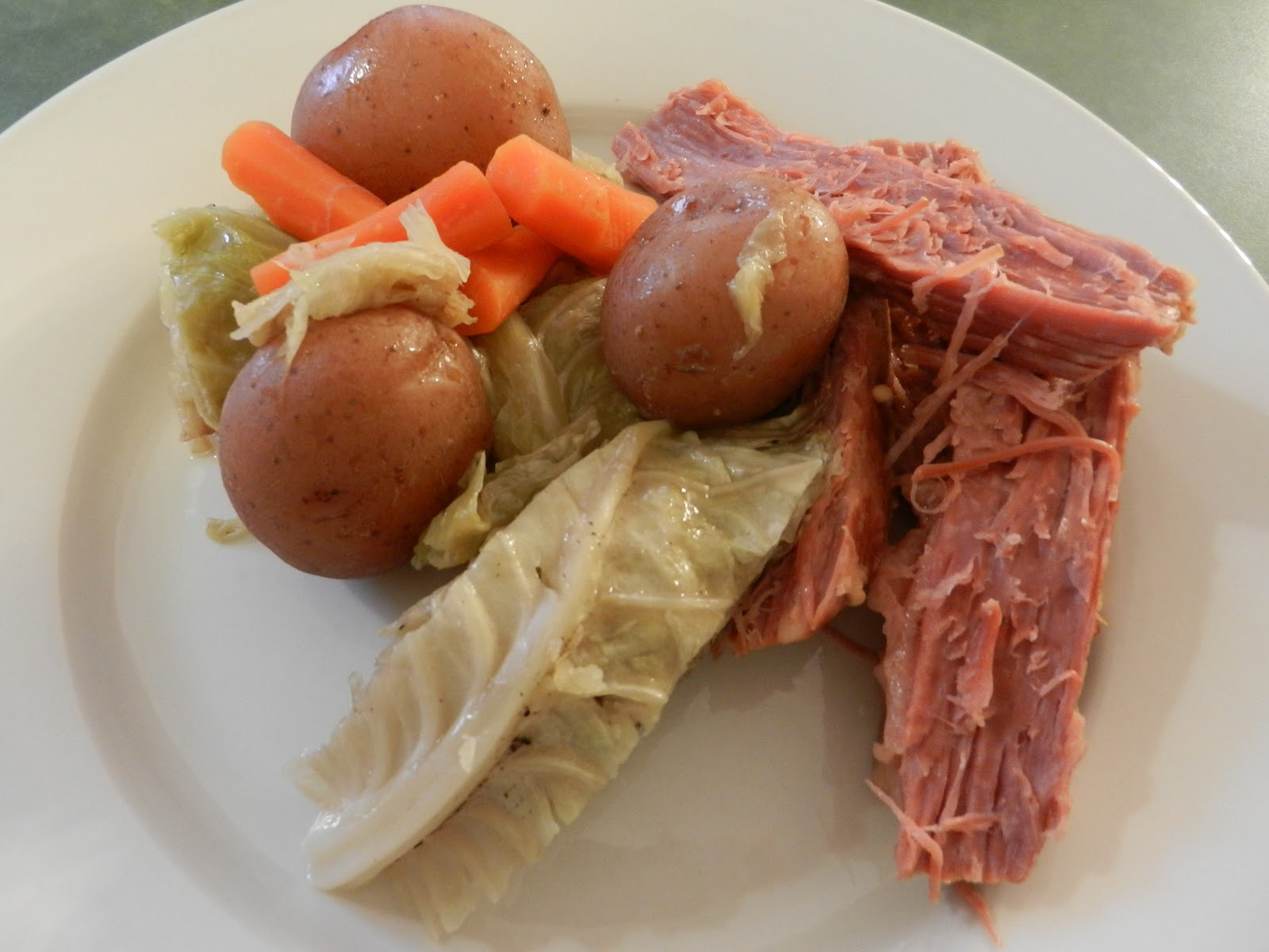 Slow Cooker Corned Beef And Cabbage And Red Potatoes
 A Busy Mom s Slow Cooker Adventures Corned Beef with