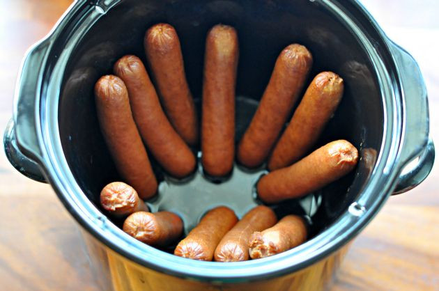Slow Cooker Hot Dogs
 A Year Slow Cooking Hot Dogs For A Crowd