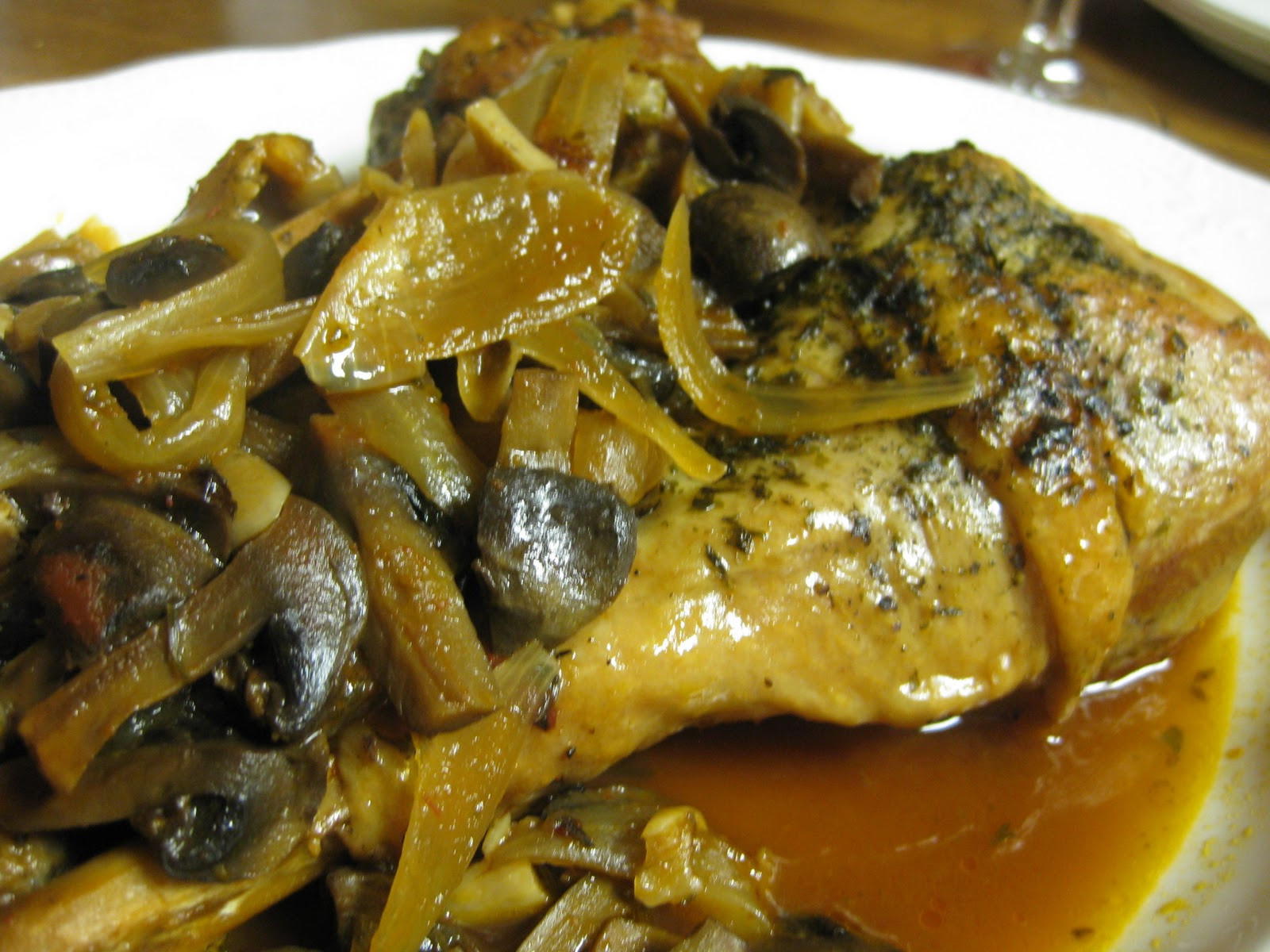 Slow Cooker Turkey Legs
 Chow Bella Slow Cooked Turkey Legs with Mushrooms