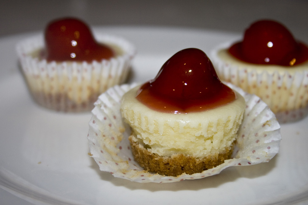 Small Cheesecake Recipe
 Mini Cheesecakes Recipe — Dishmaps