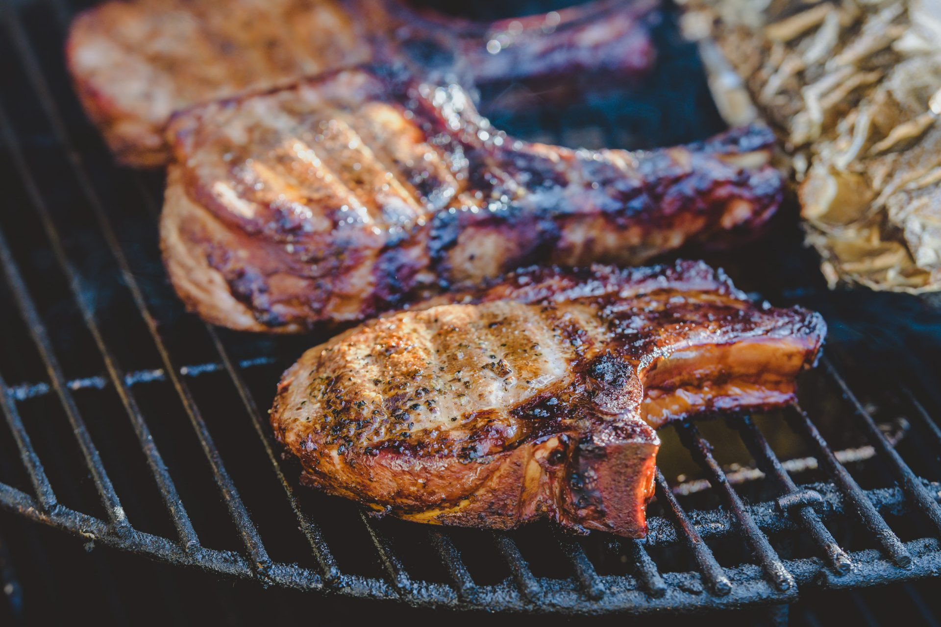 Smoking Pork Chops
 Spicy Smoked Pork Chops on the Big Green Egg