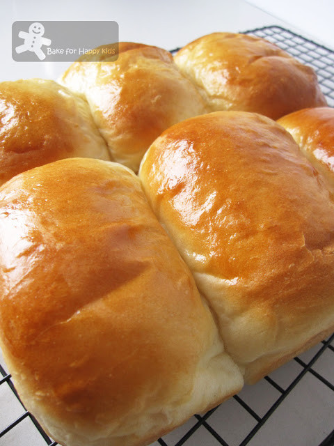 Soft Dinner Rolls
 Bake for Happy Kids Really Soft white Dinner Rolls