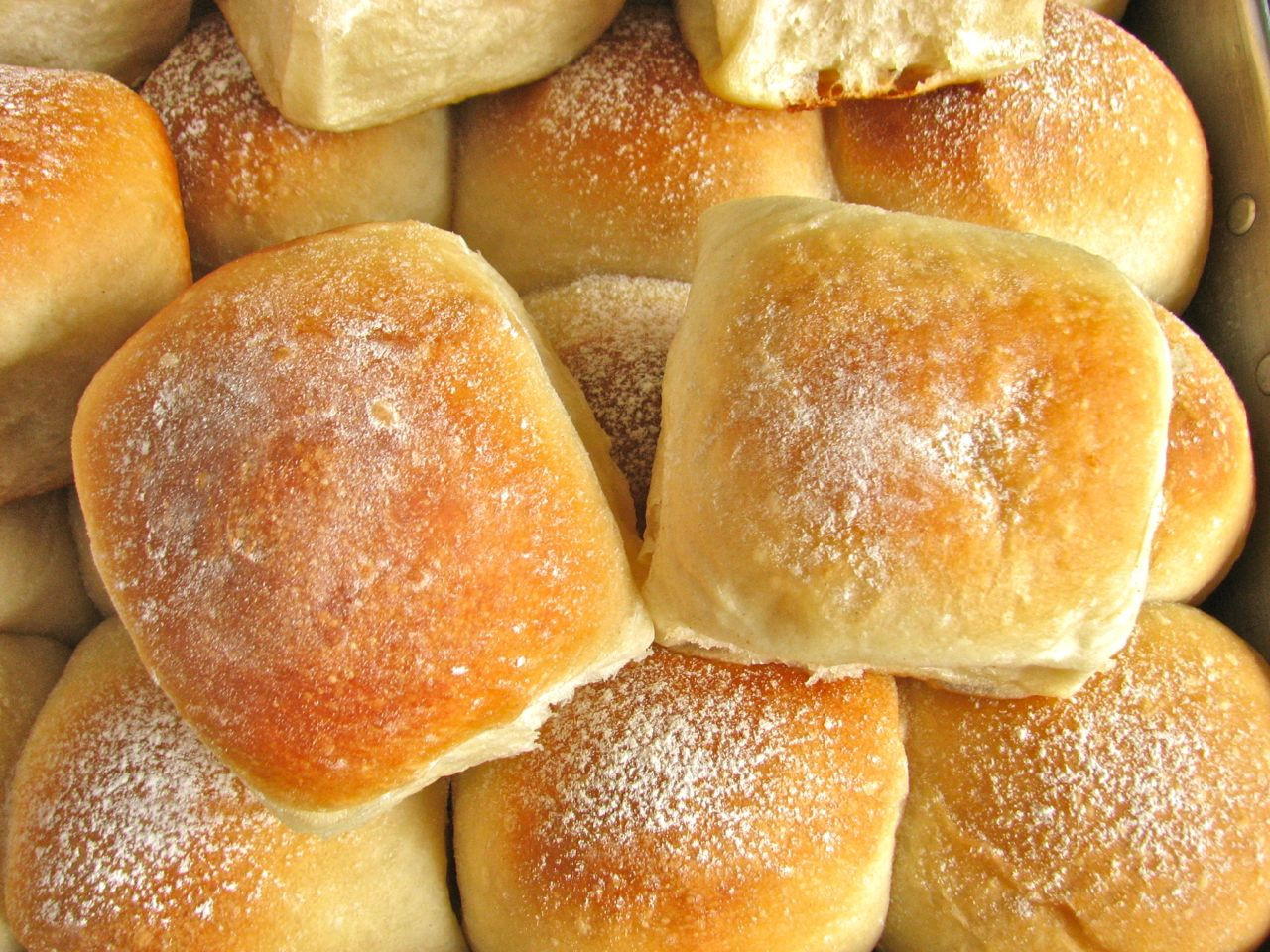 Soft Dinner Rolls
 Delectably Mine Soft Dinner Rolls