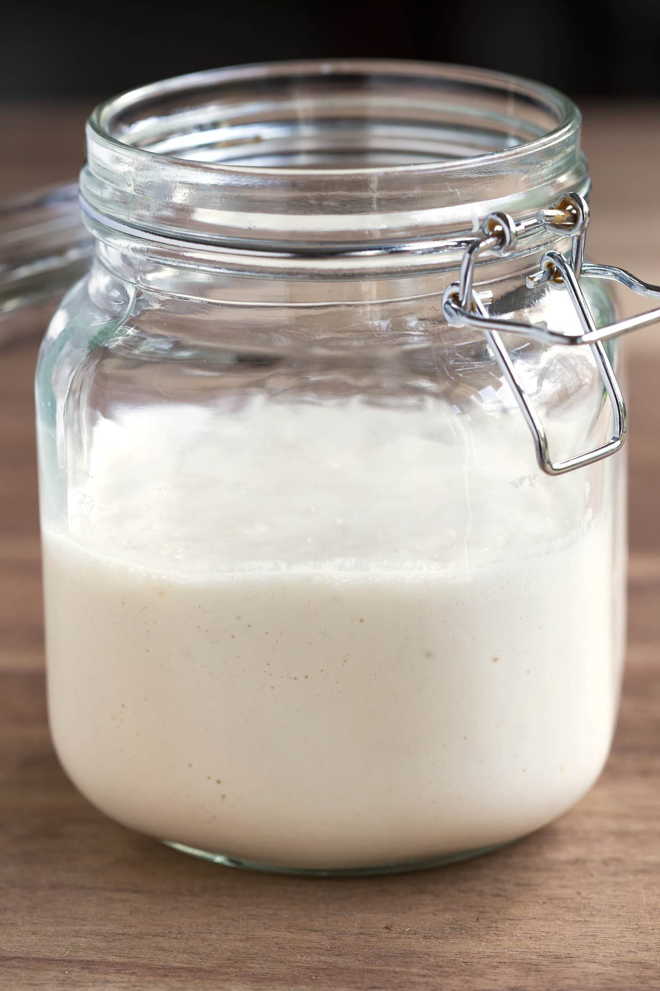 Sourdough Bread Starter
 HOW TO MAKE AND KEEP SOURDOUGH STARTER