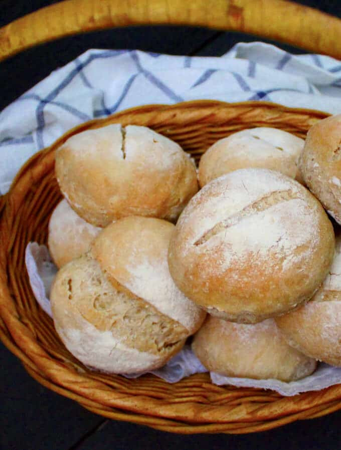 Sourdough Dinner Rolls
 Crusty Sourdough Dinner Rolls no knead no added yeast