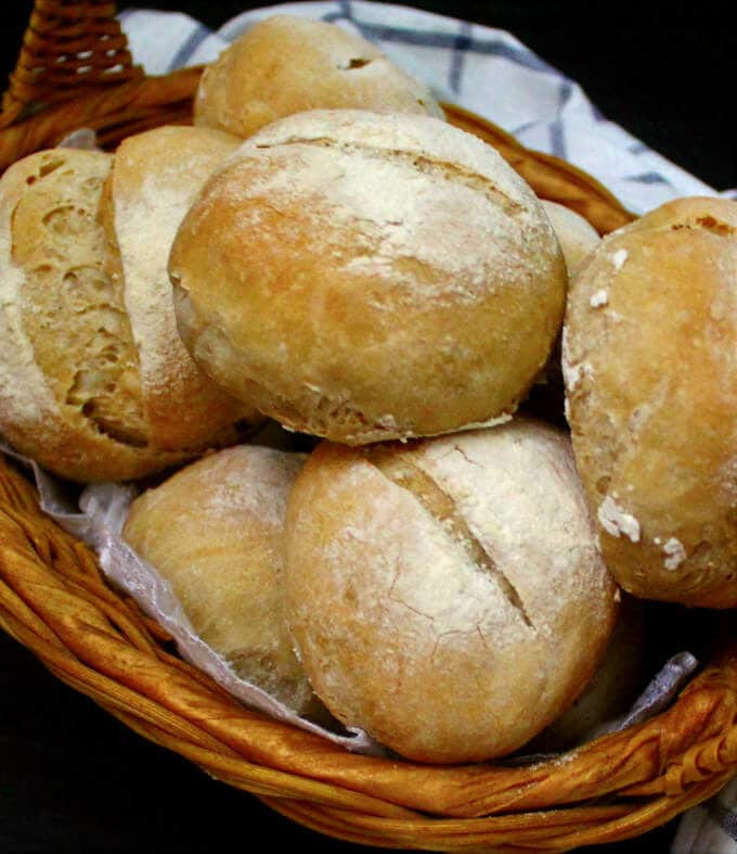 Sourdough Dinner Rolls
 Crusty Sourdough Dinner Rolls no knead no added yeast