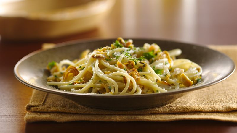 Spaghetti With Clam Sauce
 Spaghetti with White Clam Sauce recipe from Betty Crocker