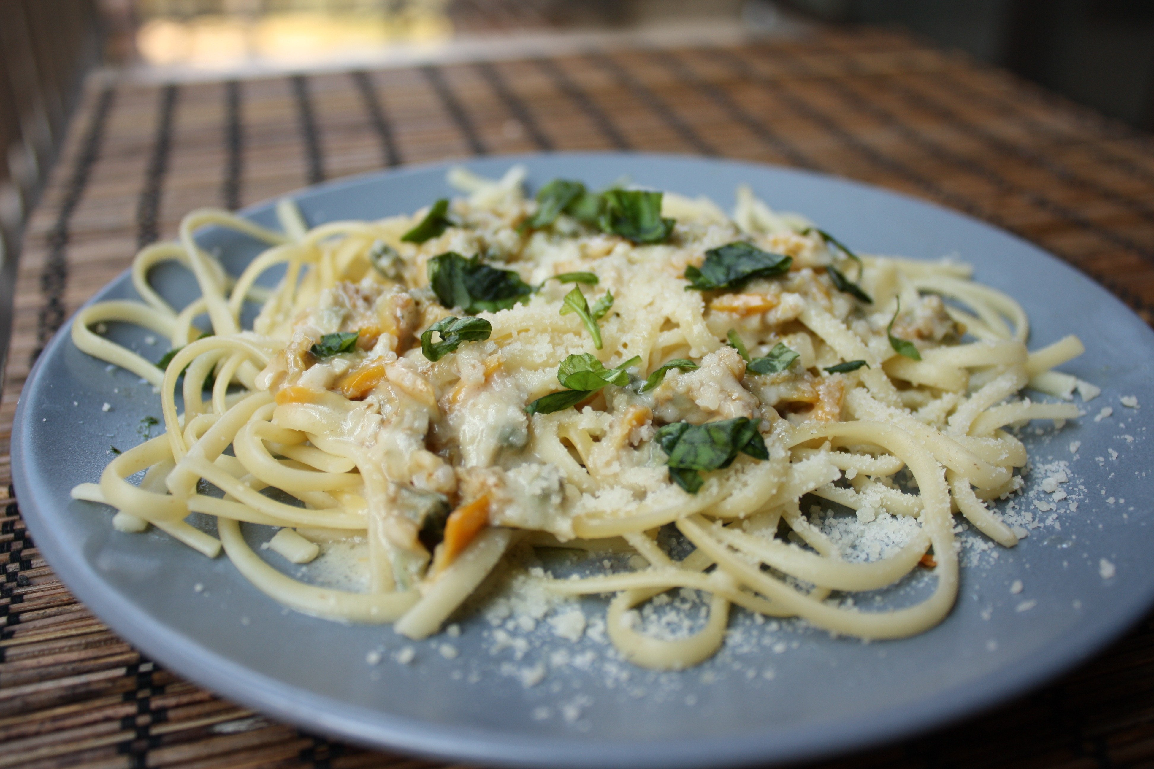 Spaghetti With White Clam Sauce
 creamy linguine with clam sauce