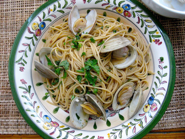 Spaghetti With White Clam Sauce
 Spaghetti with White Clam Sauce – Honest Cooking