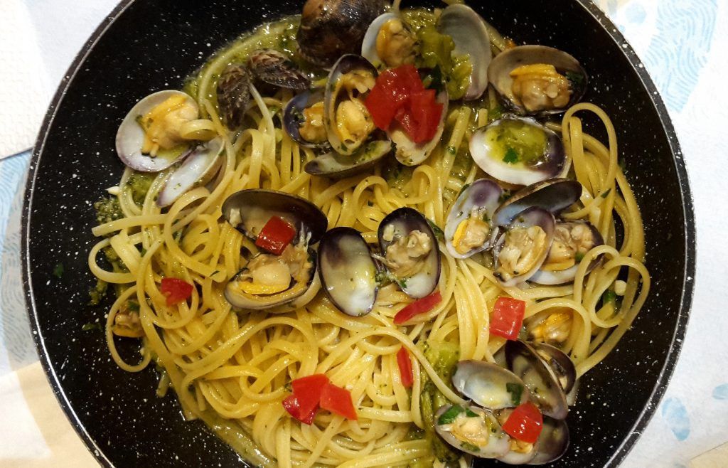 Spaghetti With White Clam Sauce
 Spaghetti with White Clam Sauce SugarLoveSpices