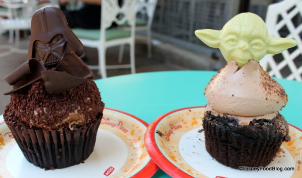 Star Wars Cupcakes
 Review Star Wars Weekends Darth Vader and Yoda Cupcakes