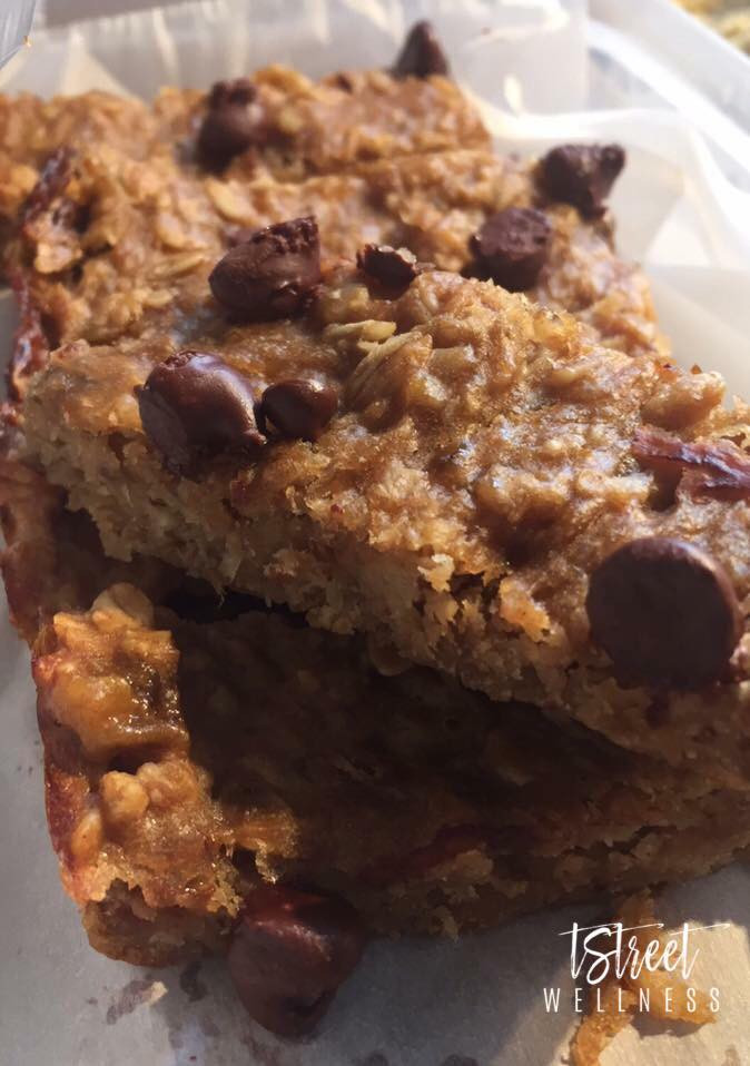 Steel Cut Oats Breakfast Bars
 Clean and Easy Oat Breakfast Bars for on the go families