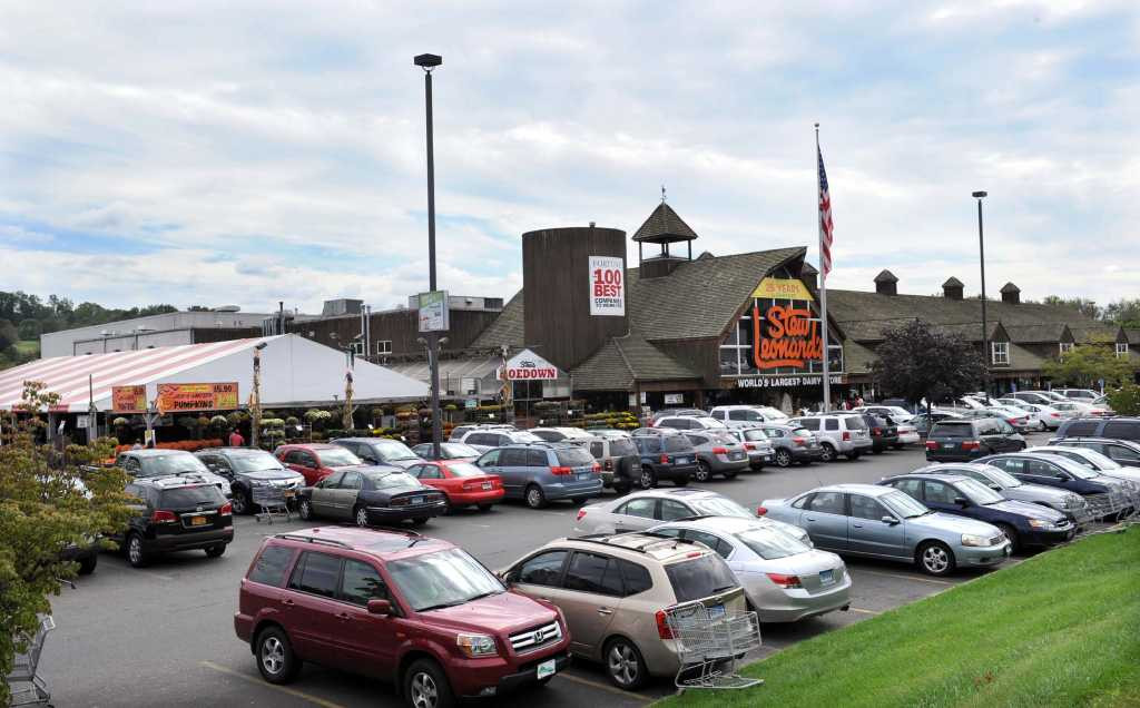 Stew Leonard'S Danbury
 Stew Leonard s hosts 25th anniversary celebration in