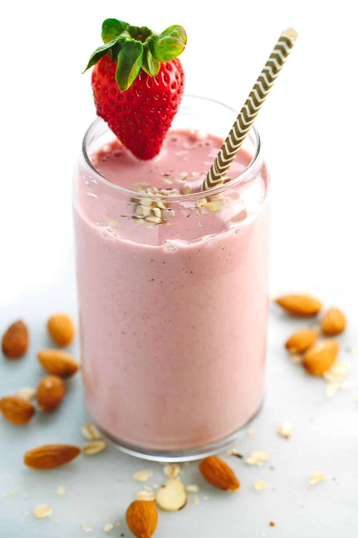 Strawberry Bananas Smoothies
 Strawberry Banana Smoothie Recipe with Almond Milk