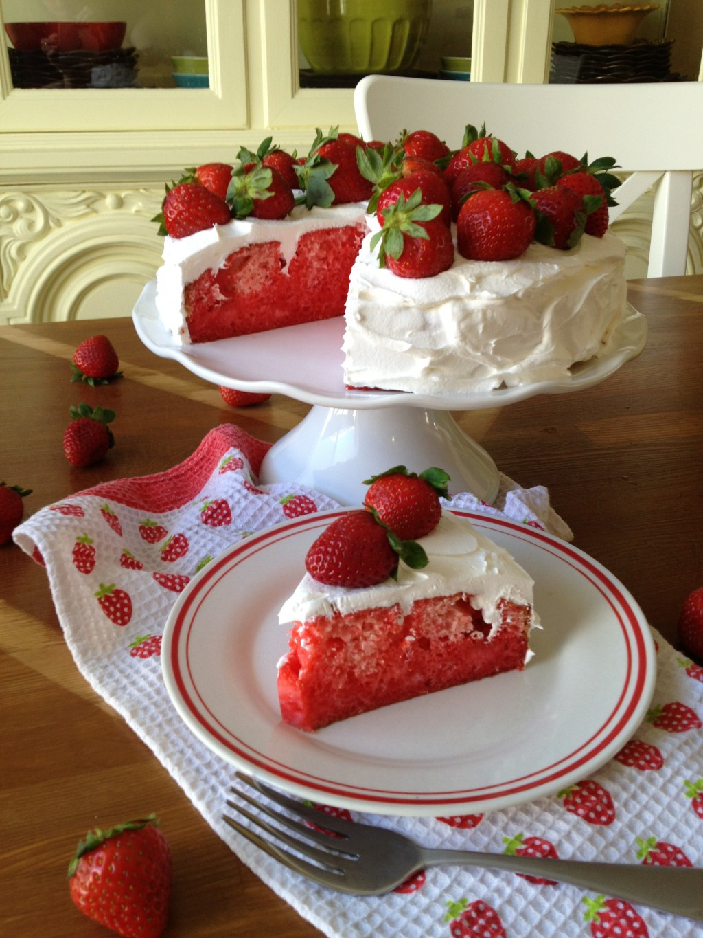 Strawberry Cake Recipe With Fresh Strawberries
 Strawberry Jell o Cake with Fresh Strawberries