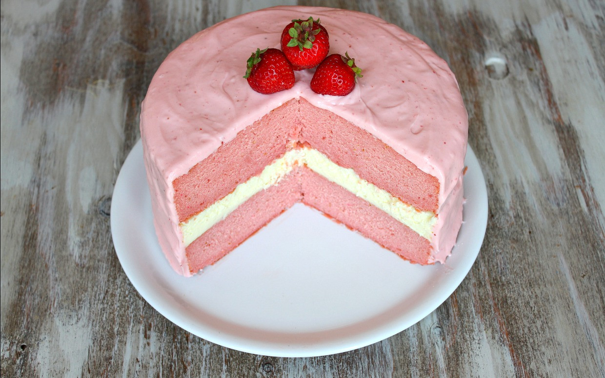 Strawberry Cheesecake Cake
 6 Delicious Strawberry Dessert Recipes