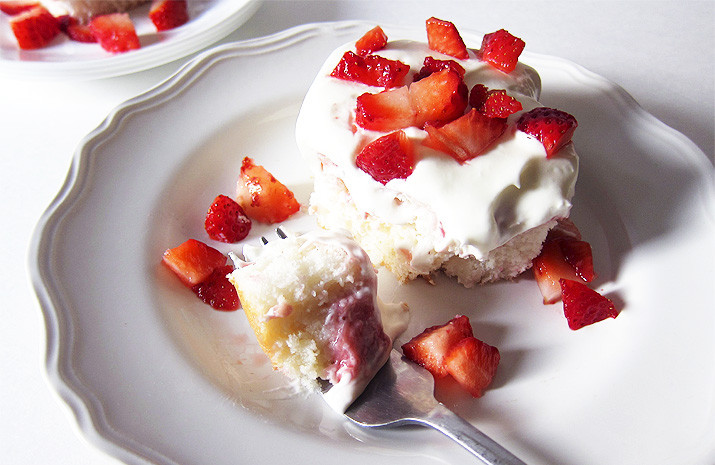 Strawberry Cheesecake Poke Cake
 Strawberry Cheesecake Poke Cake – Eat Laugh Purr