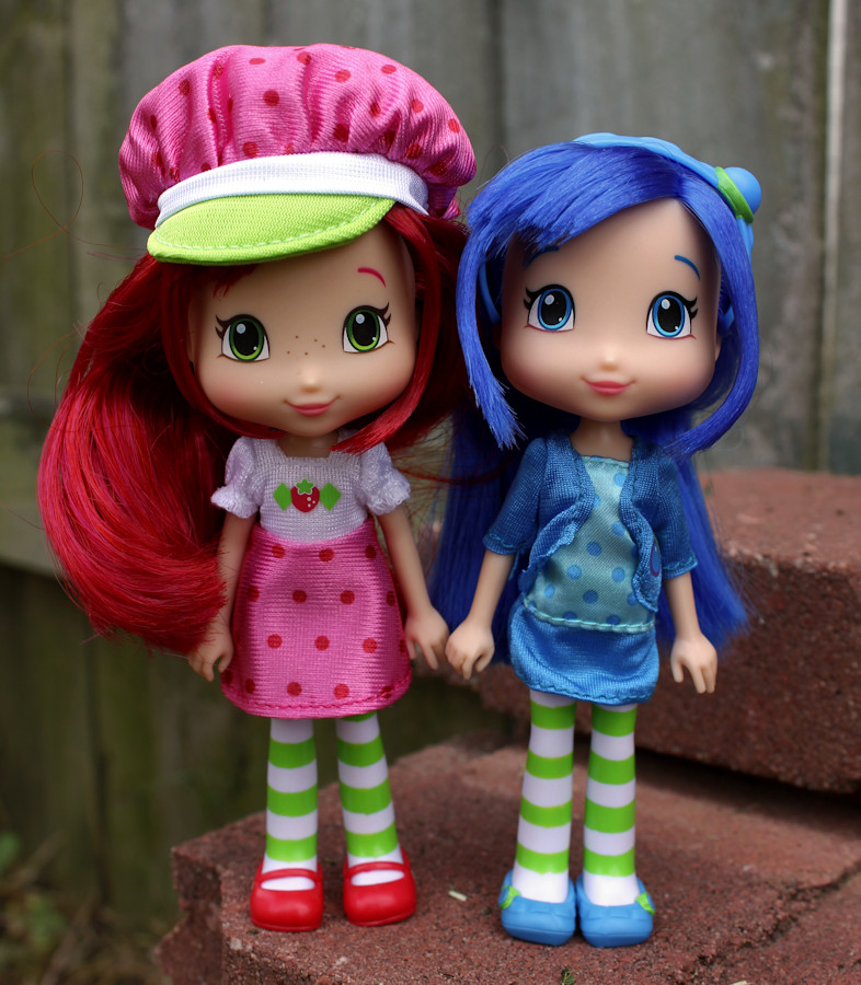 Strawberry Shortcake Doll
 DollyPanic Review of the Strawberry Shortcake dolls by