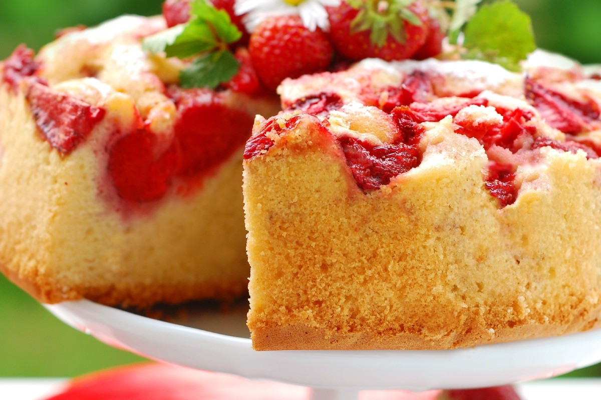 Strawberry Upside Down Cake
 Fresh Strawberry Upside Down Cake KitchMe