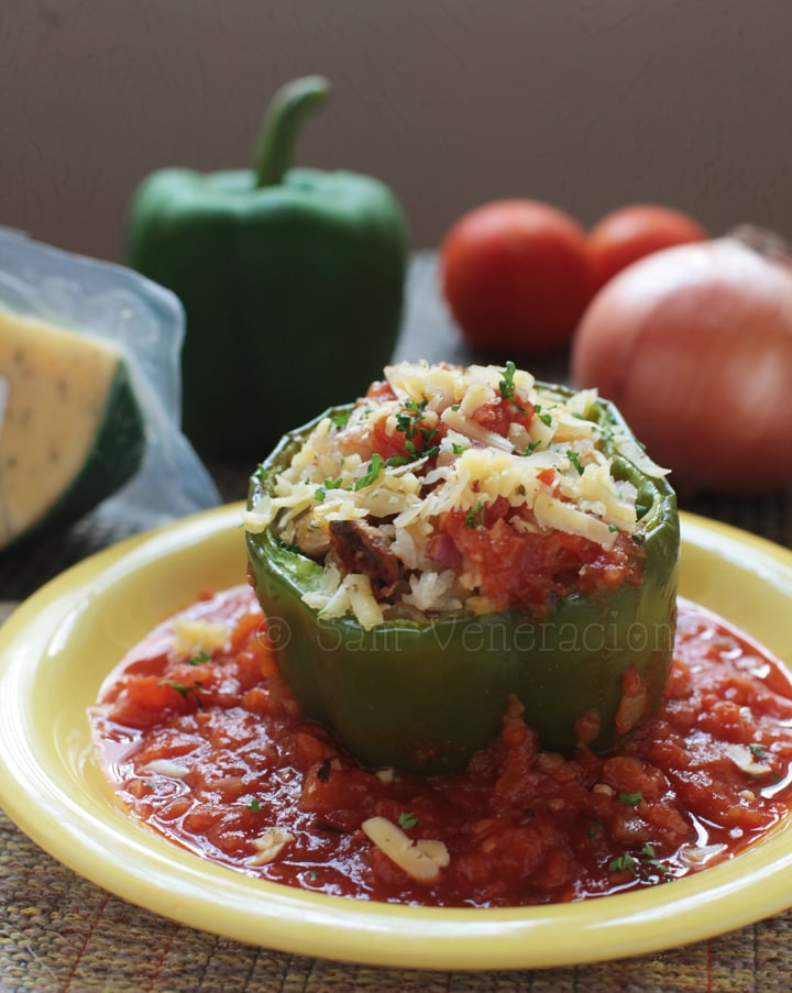 Stuffed Bell Peppers Vegetarian
 Ve arian stuffed bell peppers with fresh tomato sauce