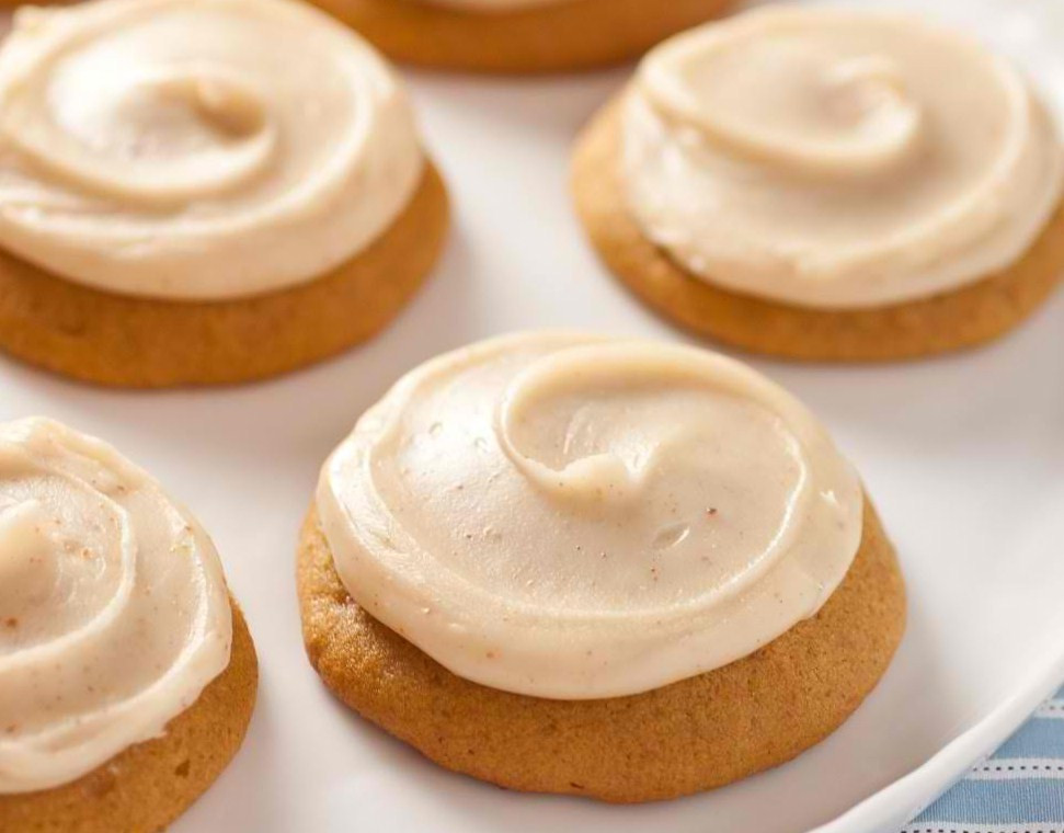 Sugar Cookies With Icing
 Sugar Cookie Icing Recipe — Dishmaps