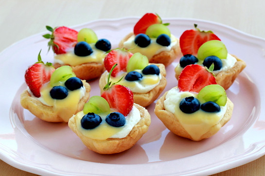 Summer Fruits Desserts
 DaBookLady s Recipe Life Summer Mini Fruit Tarts Dessert