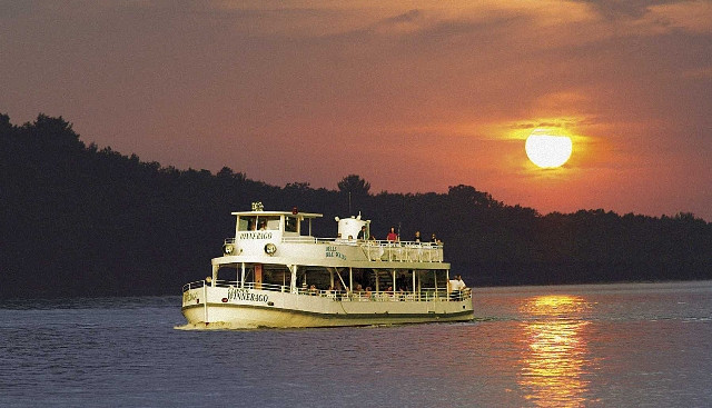 Sunset Dinner Cruise
 Dells Boat Tours Sunset Dinner Cruise Showcases Wisconsin