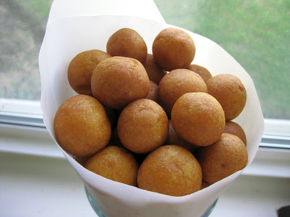 Sweet Potato Balls
 Khanom Khai Nok Krata ขนมไข่นกกระทา Thai Fried Sweet