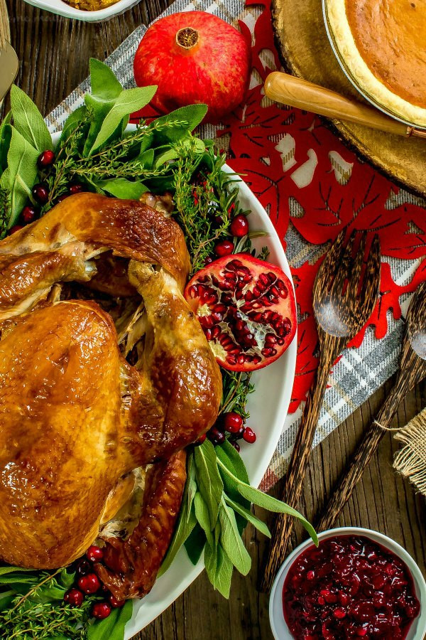 Thanksgiving Dinner Delivery
 Simplify the Holidays with Traditional Thanksgiving Dinner