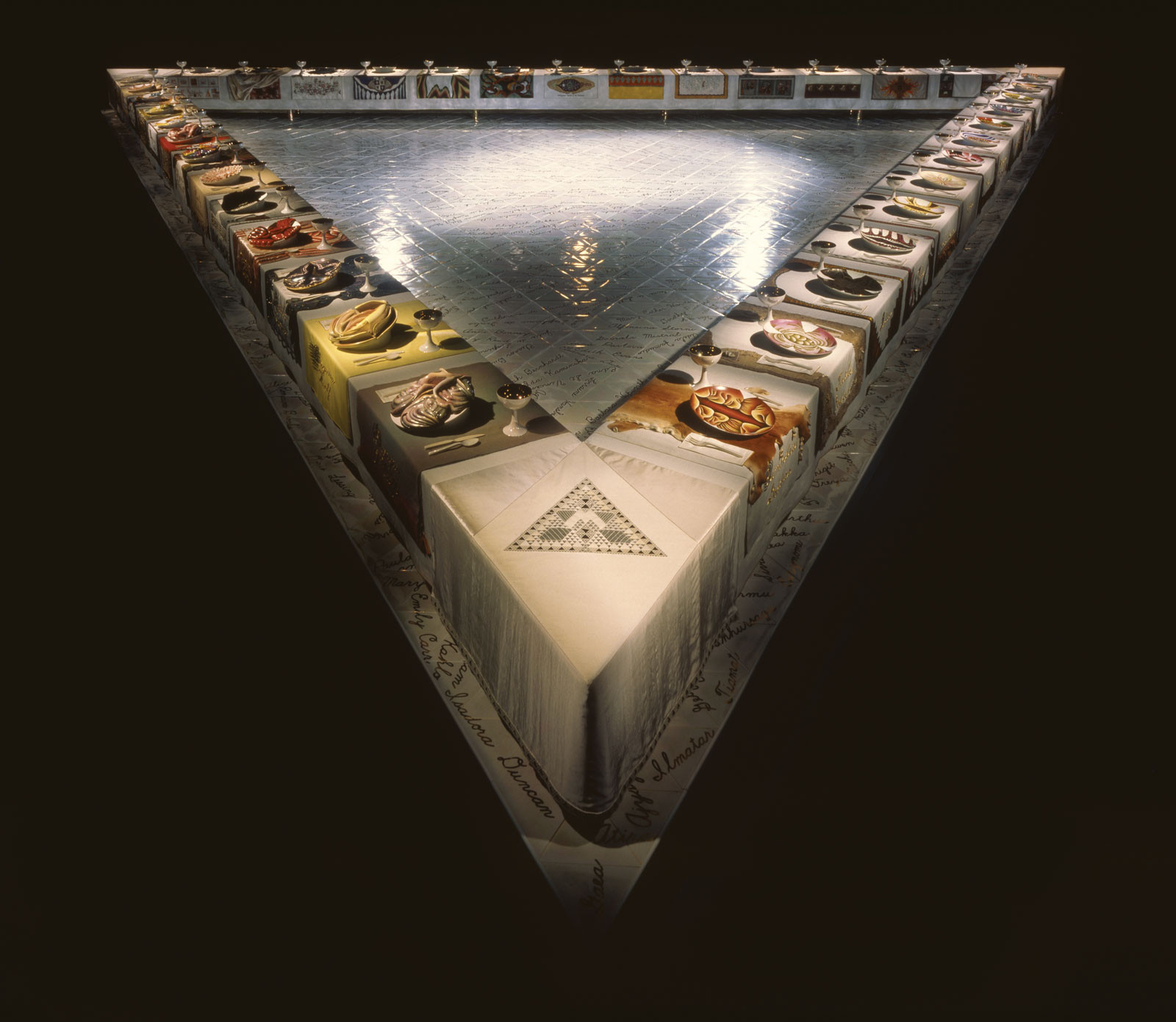 The Dinner Party Judy Chicago
 Grandi artiste ipotesi di genealogie femministe SIL